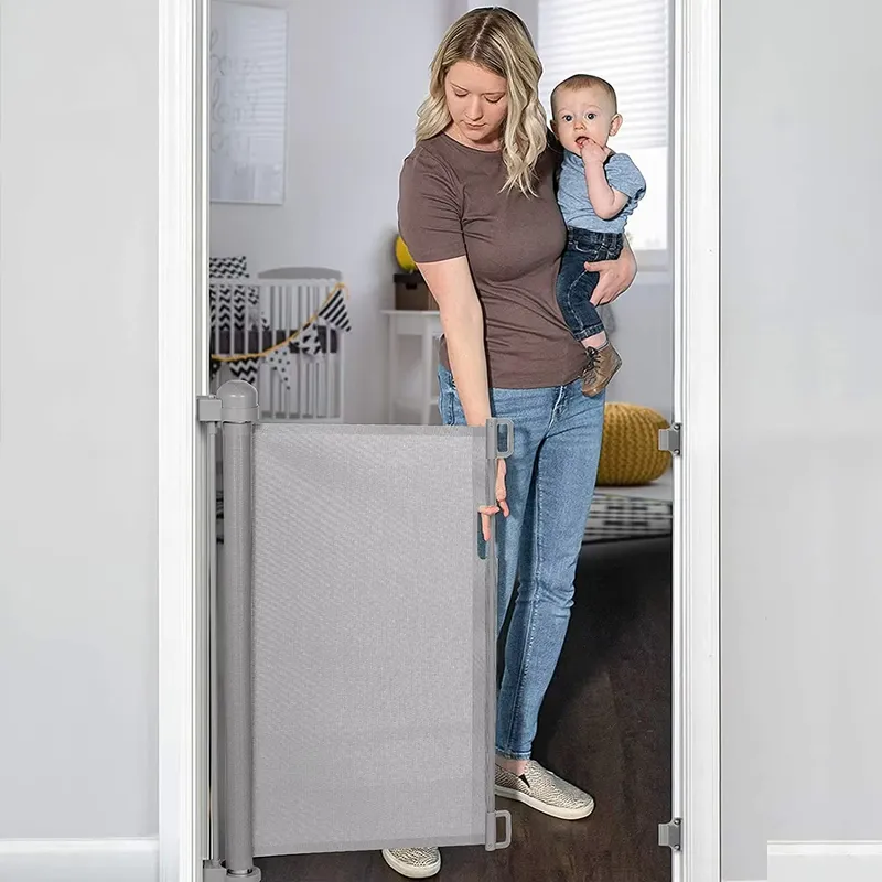 Baby Gate Extra Wide - ประตูกั้นนิรภัยแบบตาข่ายสำหรับทางเดิน ใช้ได้กับเด็กและสัตว์เลี้ยง แบบยืดหดได้ ขนาดกว้างพิเศษ สำหรับห้องนั่งเล่น