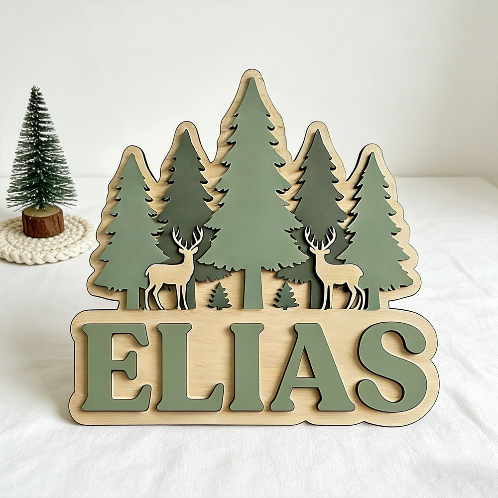Baby Nursery Forest Theme - ป้ายชื่อประตูไม้รูปต้นสนลายกวางในป่า สำหรับห้องนอนเด็ก ป้ายไม้ตกแต่งห้องเด็กธีมภูเขาแบบนอร์ดิก ปรับแต่งได้
